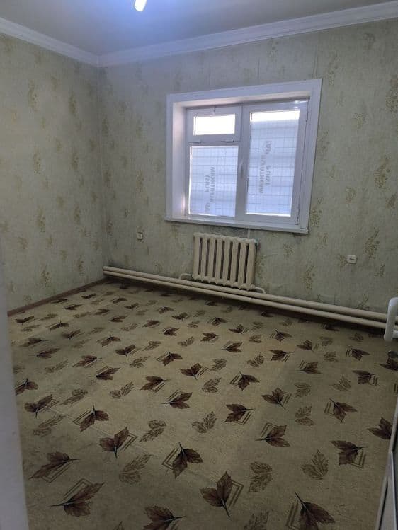 2 xonali uy sotiladi.muljal Sultan M choyxonasi orqa tomoni. Ov magazi — 4