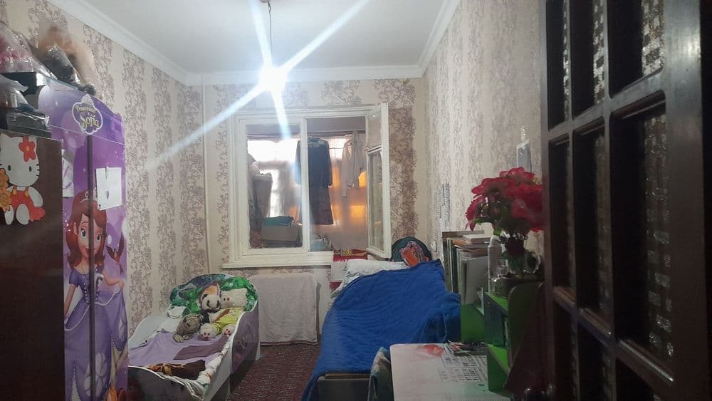 Viloyati hokimyatni oldida uy sotiladi 2 xonali 2 etaj — 2