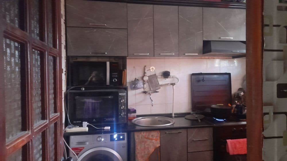 Viloyati hokimyatni oldida uy sotiladi 2 xonali 2 etaj — 3