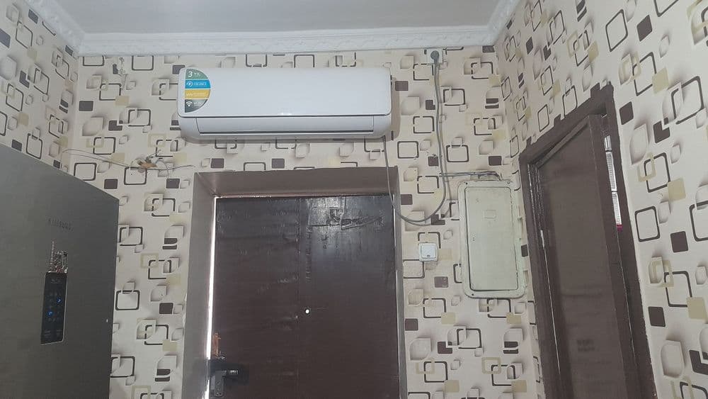 Viloyati hokimyatni oldida uy sotiladi 2 xonali 2 etaj — 4