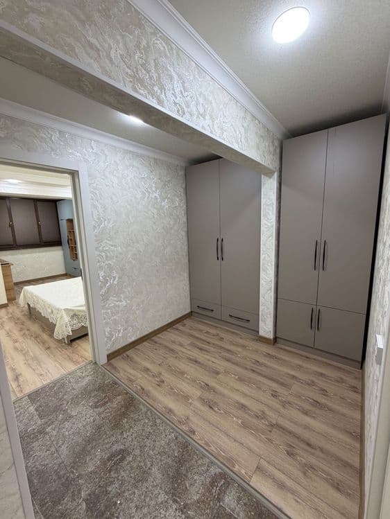 * Qulay joyda 2 xonali квартира sotiladi — 2