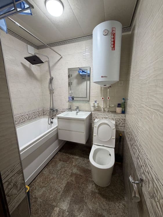 * Qulay joyda 2 xonali квартира sotiladi — 3