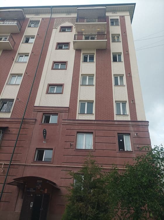 Уй сотилади ! Корасуа массиви 3 хонали 65 кв,м 6 этаж 7 этажли дом — 2