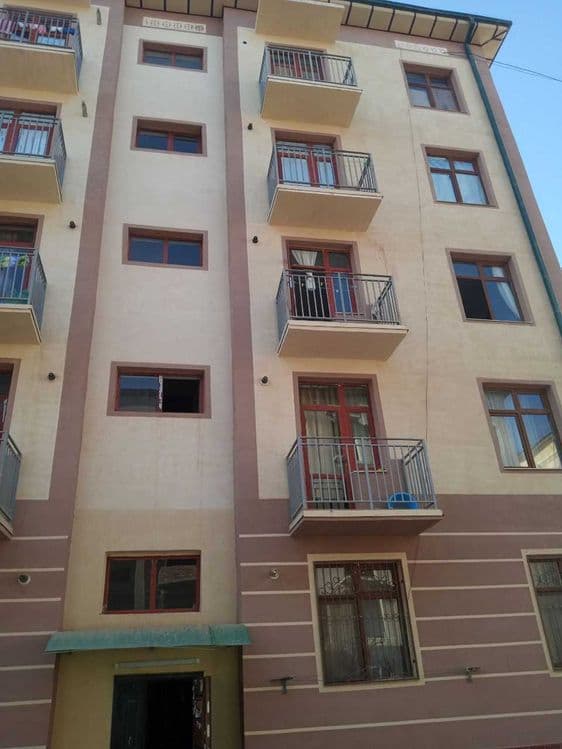 Ko`p qavatli uydagi xonadon — 1