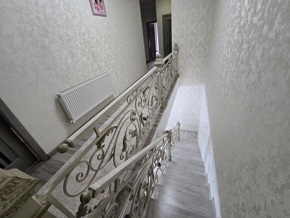 Fargona shaxar muxayo falgman oldida 5 xonalik uy sotiladi — 2