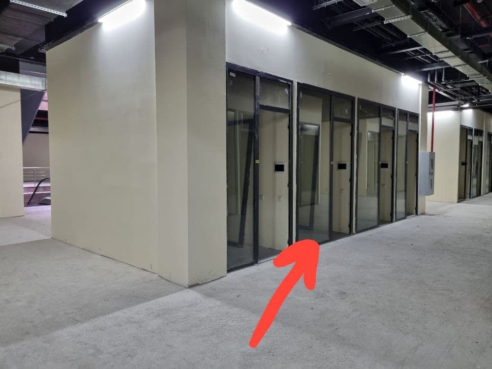 Ibin Sino da Stroy Mart savdo markazi — 1