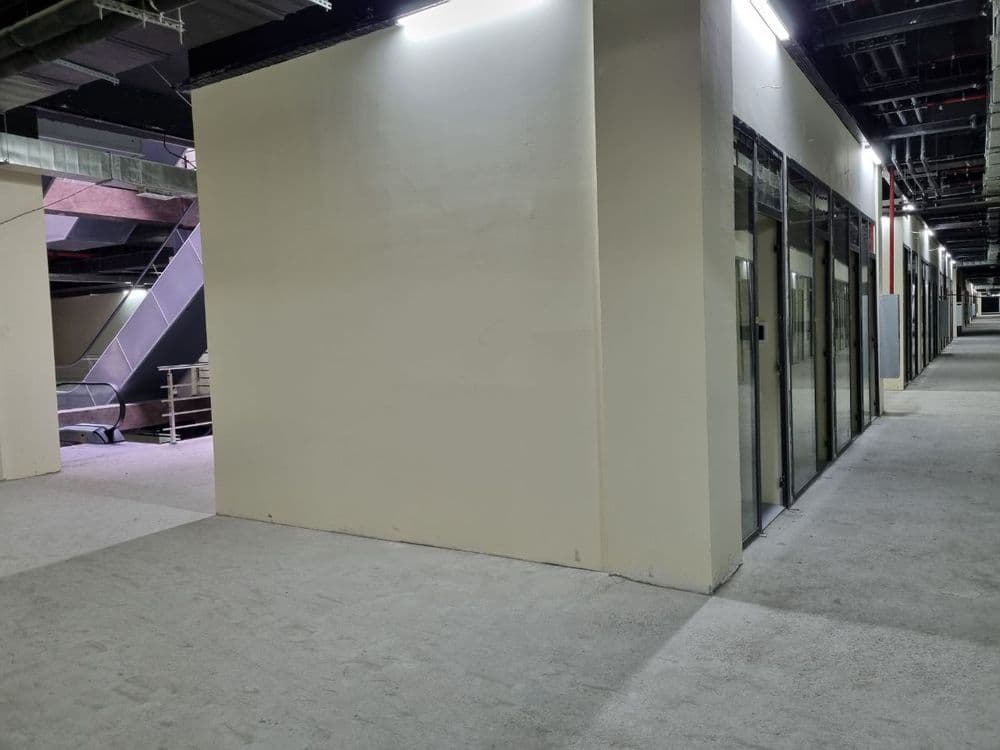 Ibin Sino da Stroy Mart savdo markazi — 5