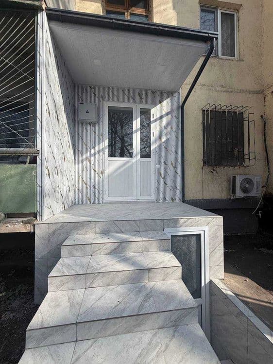 СРОЧНО ! Продается нежылая помешения в Яшнабаде (30 кв/м) Авиасозлар 4 — 5