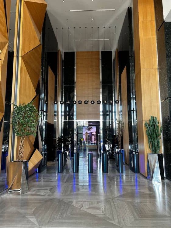 Продаётся коммерция 37м², Piramit Tower, коробка. Нукусская — 2