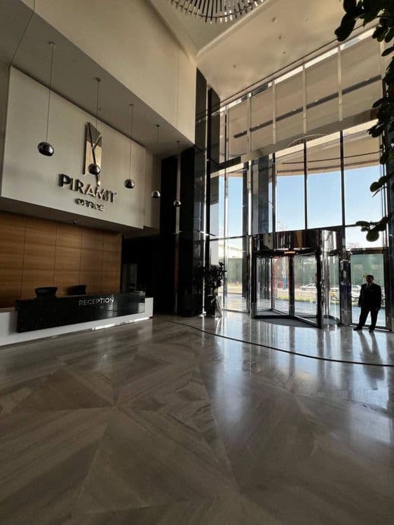 Продаётся коммерция 37м², Piramit Tower, коробка. Нукусская — 3