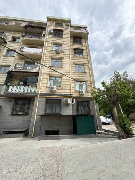Продаётся коммерческое помещение с квартирой R25 — 1