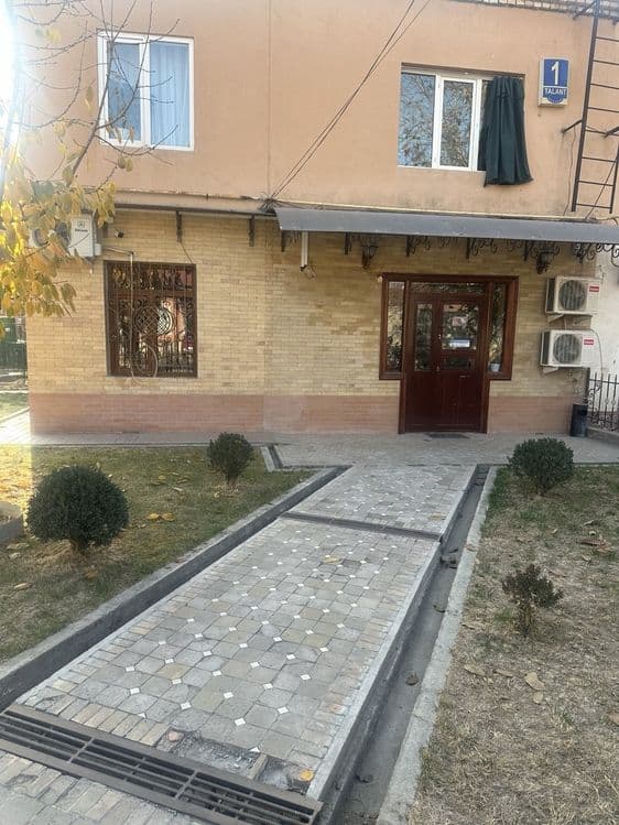 Нотурар бино сотилади 70м2 ёки арендага берилади олдида2сотих боги бор — 3