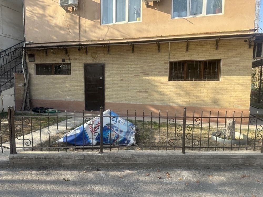 Нотурар бино сотилади 70м2 ёки арендага берилади олдида2сотих боги бор — 4
