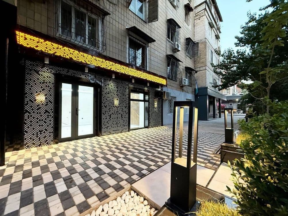 Продается коммерческое помещение 92м2.Ориентир: Цум, Патрики — 2