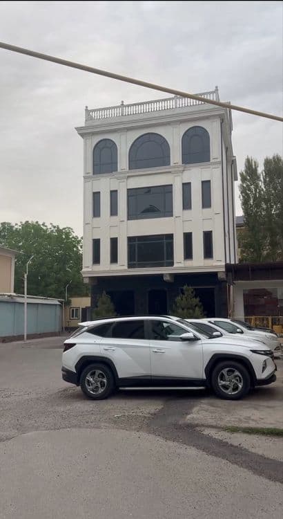 УРАГАН ЗДАНИЕ! Продаётся БОМБА МЕСТО! Лабзак-МТС-Комолон ош - 800м2 — 1