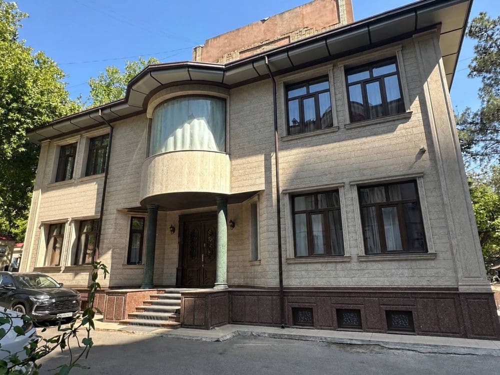 В самом центре города Ташкента на улице С.Азимова — 1