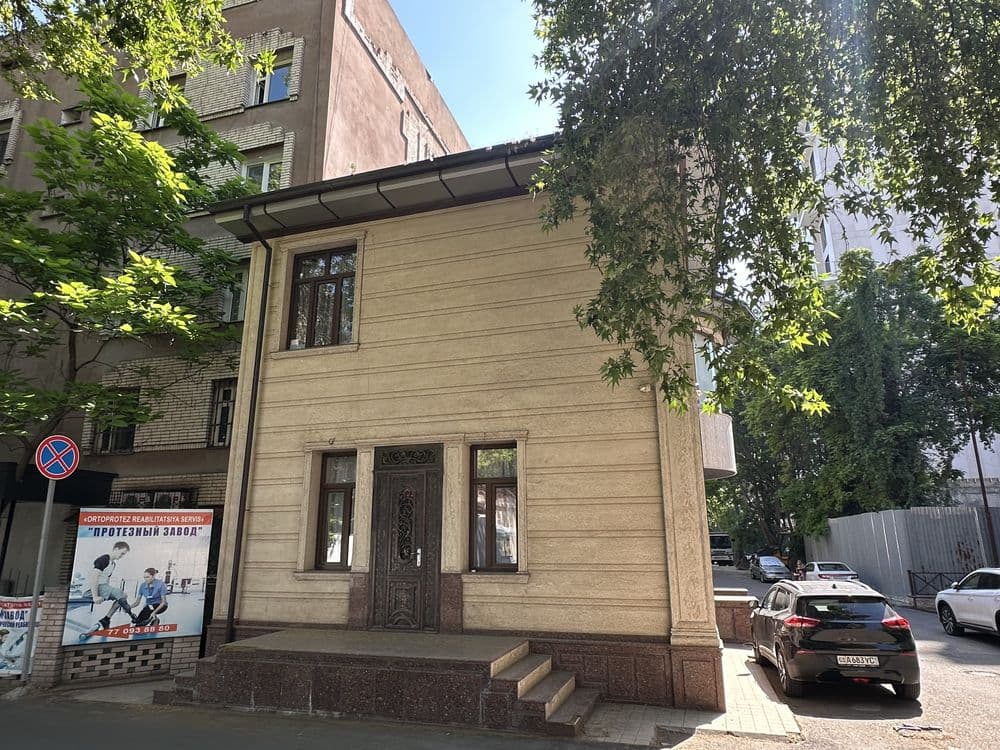 В самом центре города Ташкента на улице С.Азимова — 3