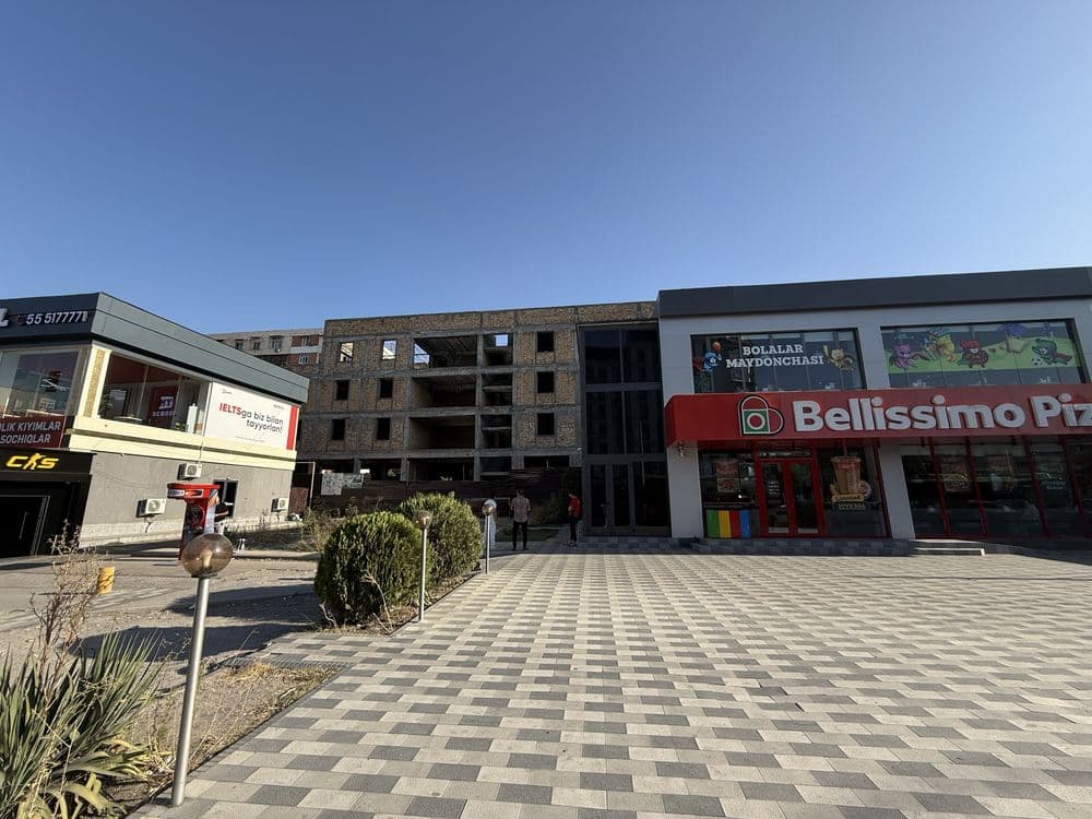 Продажа здания вдоль дороги 2305м2 Юнусабад первая линия Сайрам базар — 1