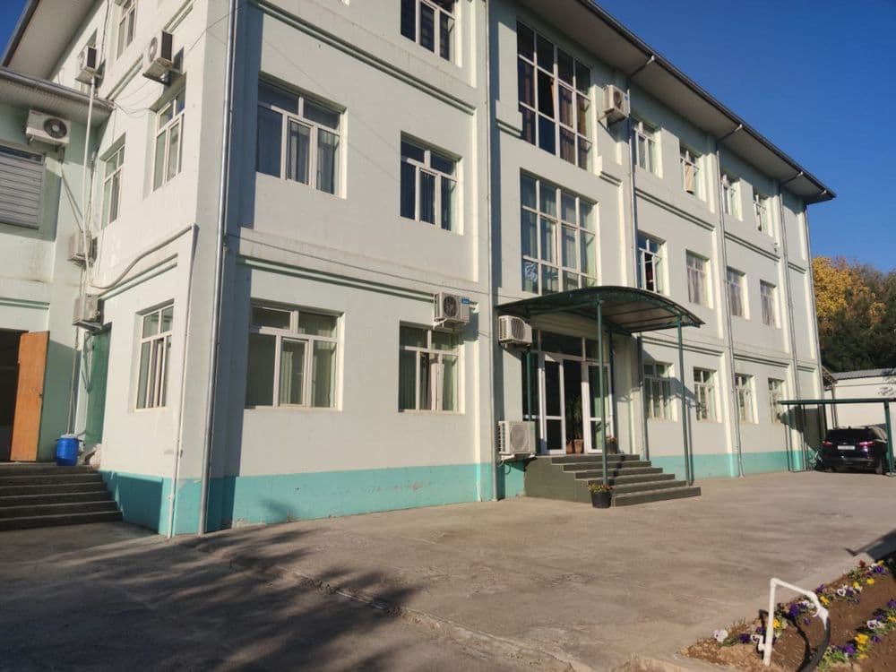 Продается здание в Яккасарайском районе 3300 кв.м., 32 сотки земли — 5