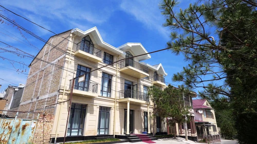 Продаётся гостиница  в  Яккасарайе Саламатино 1500 м2 — 1