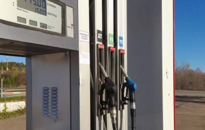 Действующей бензин заправка., — 2