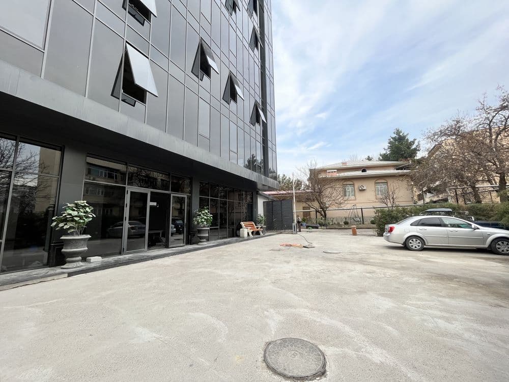 Продажа! Казахстан перекресток Бизнес Центр 2200м2! — 1