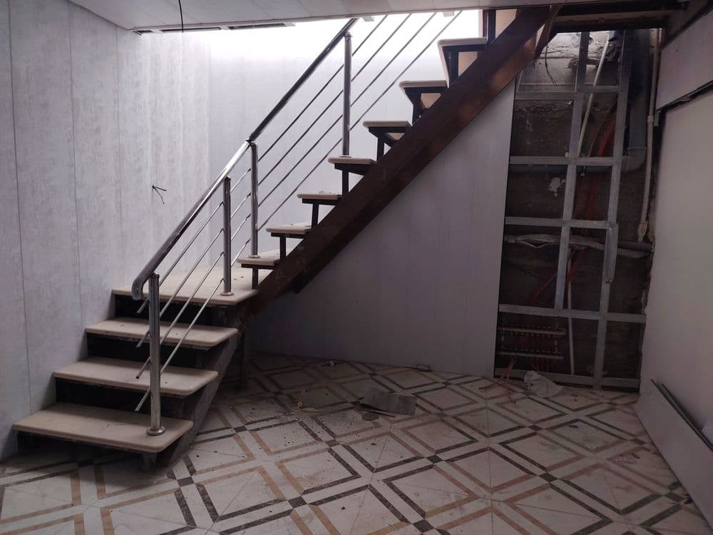 Продаётся магазин 24 кв.м с подвалом 24 кв.м — 8