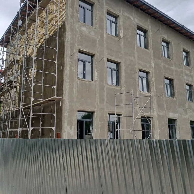 Продаются квартиры и магазины в центре Кагана вдоль дороги. — 3
