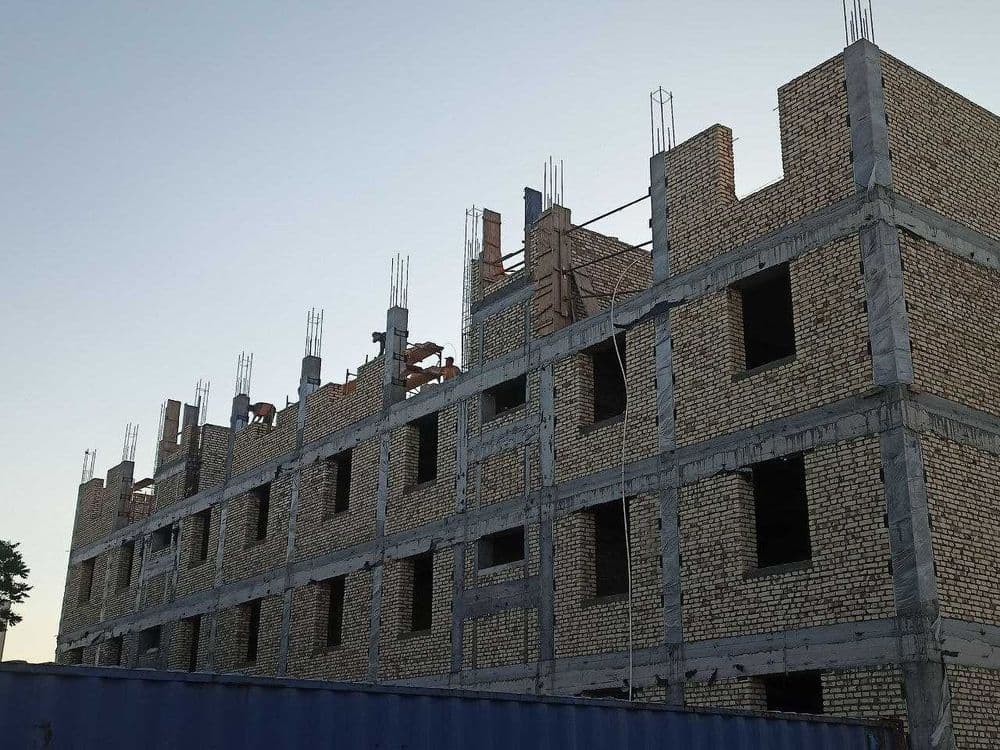 Продаются квартиры и магазины в центре Кагана вдоль дороги. — 5
