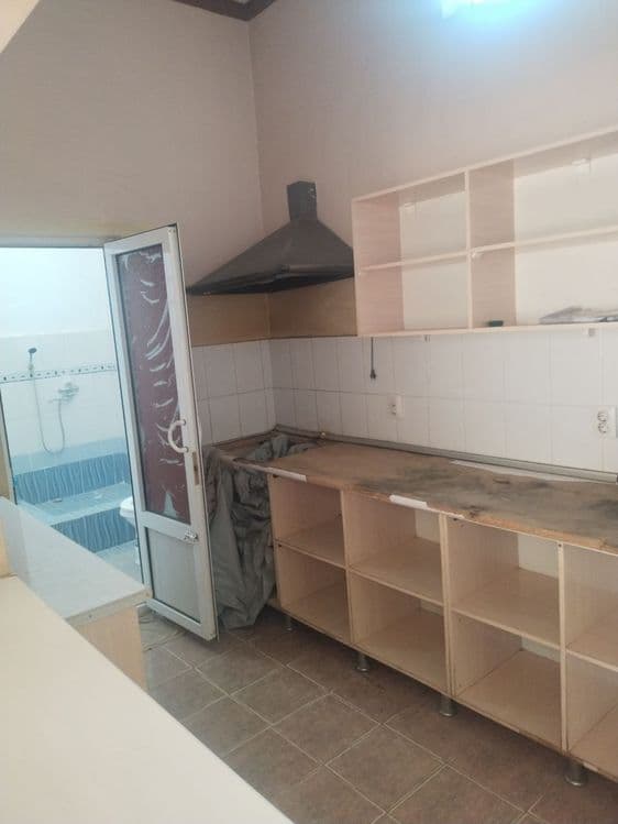 Savdo maydoni sotiladi, 1 kavvat yer tolasi bilan, — 6