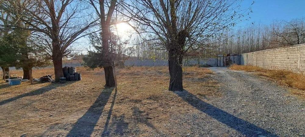 1 gektarlik yer maydoni va 1000 m.kv lik omborxona srochna sotiladi!!! — 4