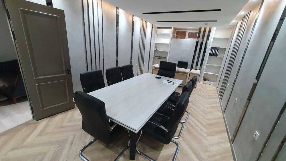Ofis sotiladi 201 m.kv. Gagarin Rudakiy chorraxasi yaqinida — 1