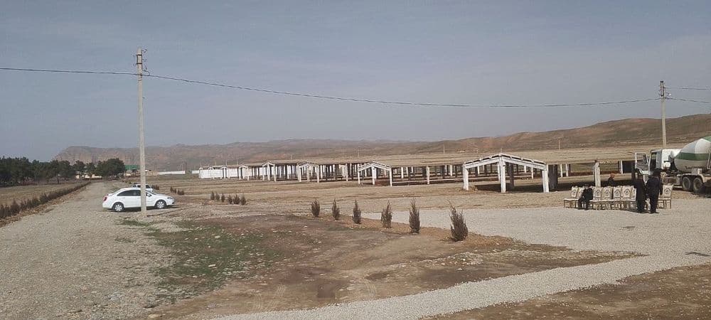 Mol bozori va qoshimcha ferma va tovuqxonalar bir joyda sotiladi. — 1