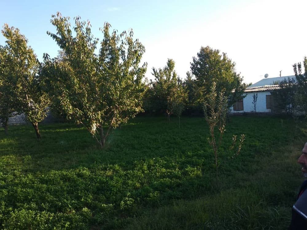 Участок   Назарбек 13соток кадастр есть,  сотка 9000$  газ свет вода. — 2