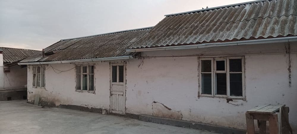 Уй сотилади. 2-хона 3 сотих. Ахмад Яссавий (Свердлов)да Юкори Чирчик — 3