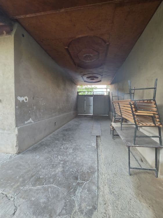 Дурмон марказида ер нархида уй сотилади. — 2