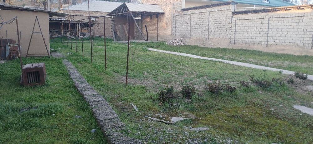 Кибрай тумани Дурмон центрида ховли ер хисобида сотихи 30 000$ — 2