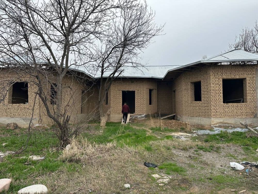 Dala Hovli sotiladi srochna Qibray Mayskiy Zafar obod da Srochna sotil — 2