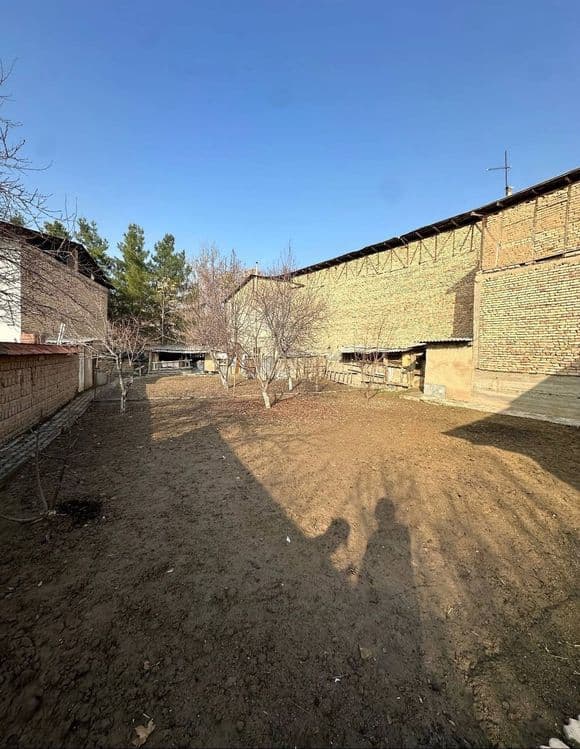 Uchastka sotiladi yunsoboda chinobod sanatoriyani orqasida yaxshi joyd — 4
