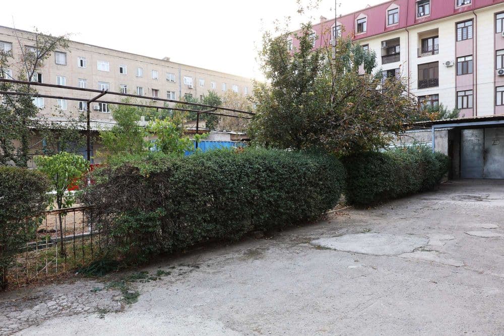 Продается участок с двумя зданиями — 3