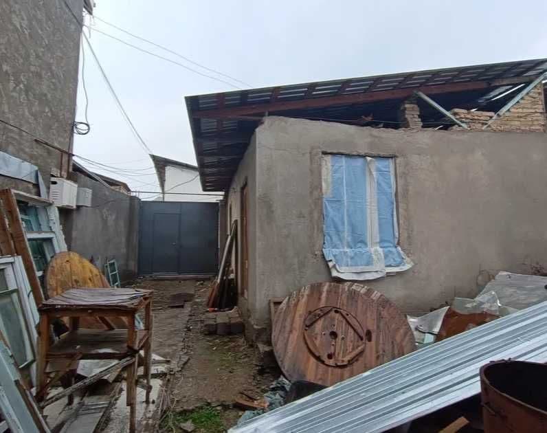 Продаю дом 2 комн 1.5 сотки ор-р Файзобад вьезд — 2