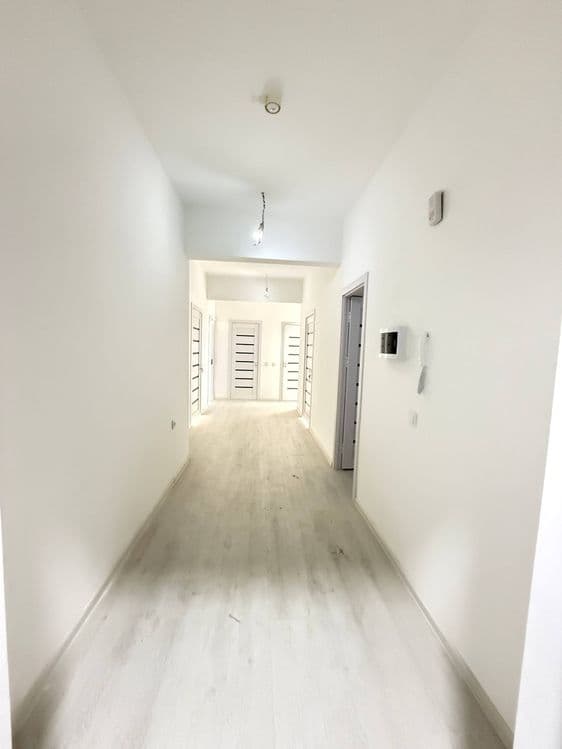 Uy sotiladi sergili yangi darhon — 2