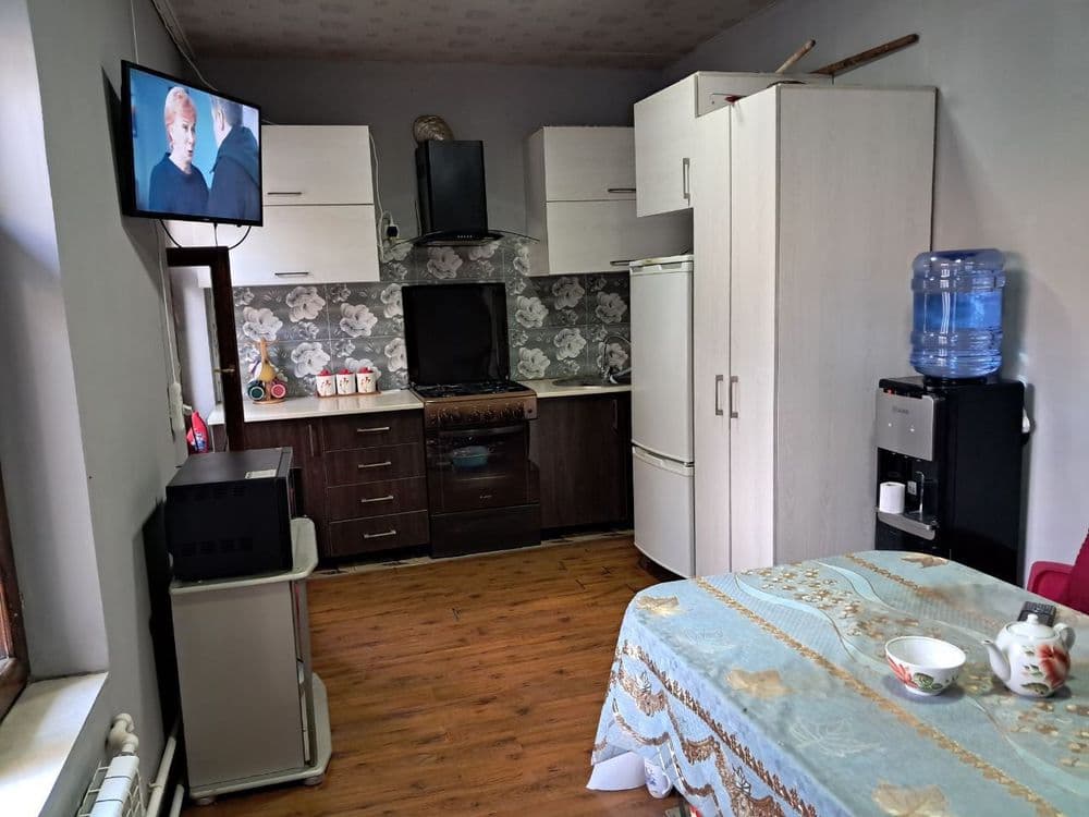Келесда Уй сотилади 
6, сотих
4, хона + ошхона
1, санузел
61.000 $ кел — 7
