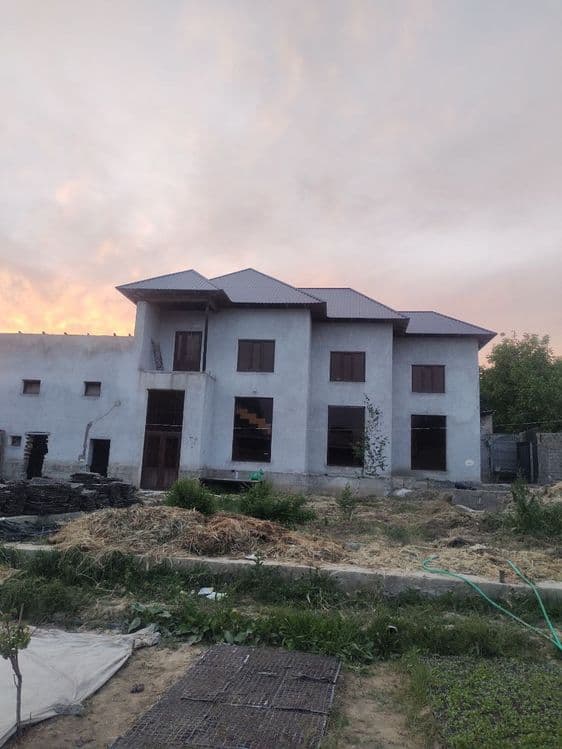 Uchastka sotiladi — 2