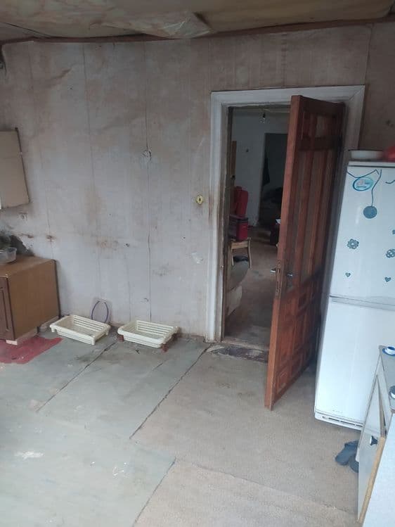 Uy srochne sotiladi 2.7 sotix sutixi 72mingdan — 3