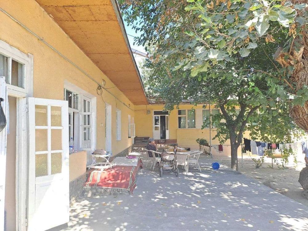 Уй сотилади 10-соток, 9-хона — 1