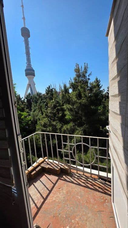 3 etajlik dom 3 etaj 2 padez yol yuzida parkovka joy bor — 3