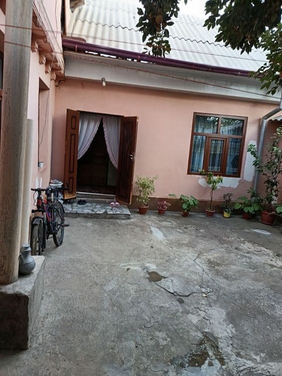 Chorsu-Hastimom yaqinida hovli 231m², fasadli moshina kiradi — 2
