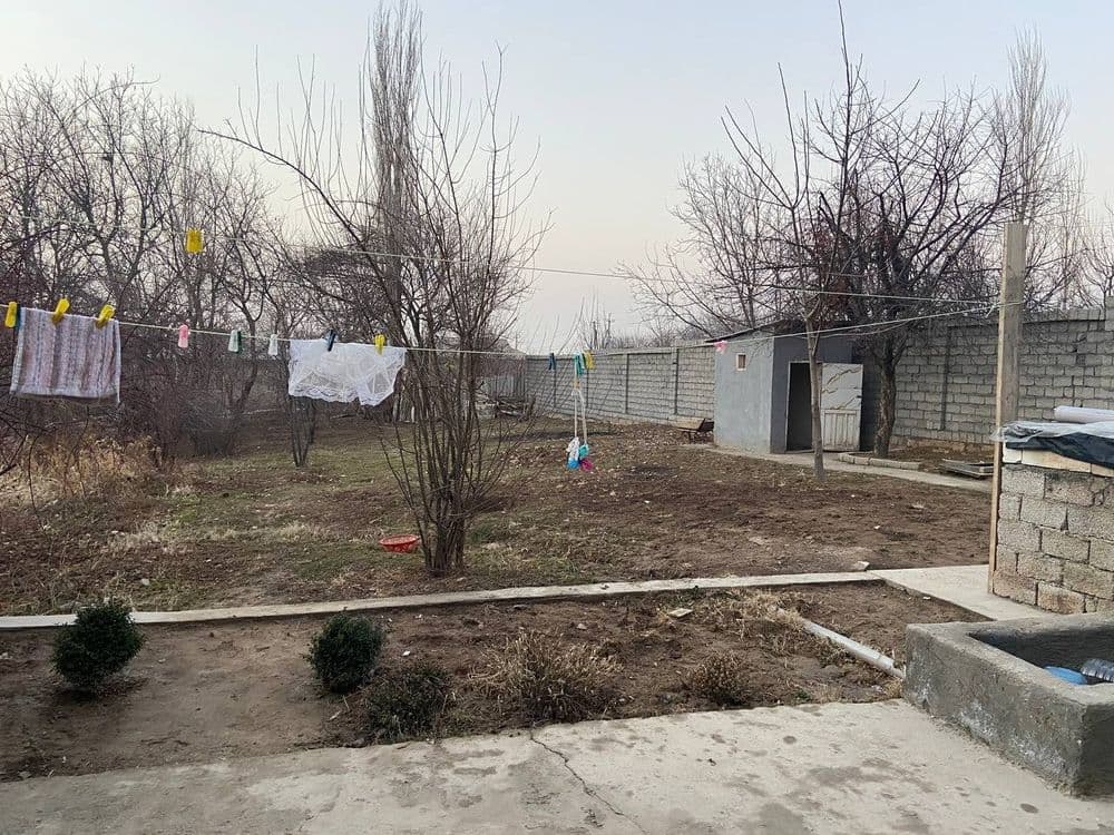 Xovli uy sotiladi srochno — 2
