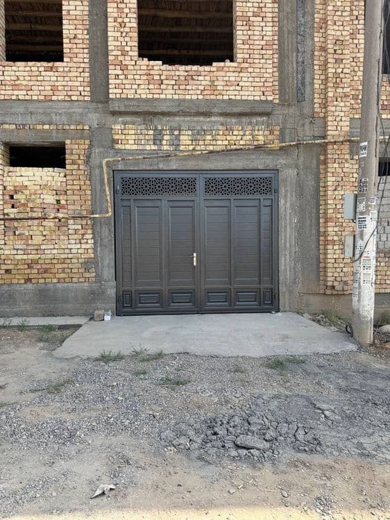 Uy hovli uchaska sotiladi 3sotix fasad 15 m — 2